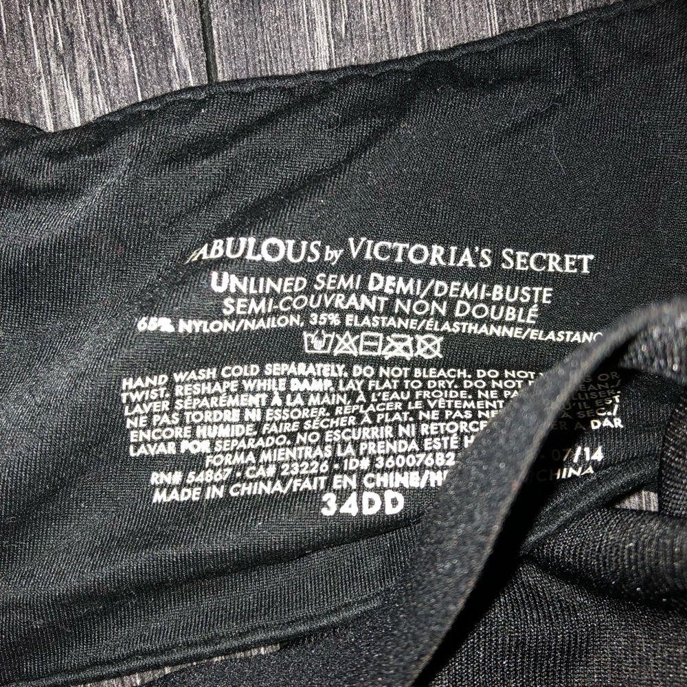 Victoria Secret black and red lace bra - Picture 4 of 4